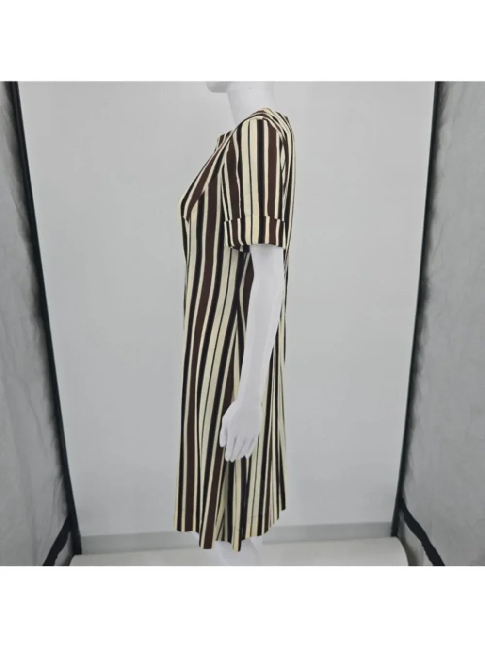 Vintage 1970s Brown/Cream/Black Mod Op Art Vertical Striped Shift Dress (M)